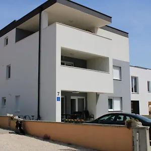https://villa-seven.hotelinzadar.com